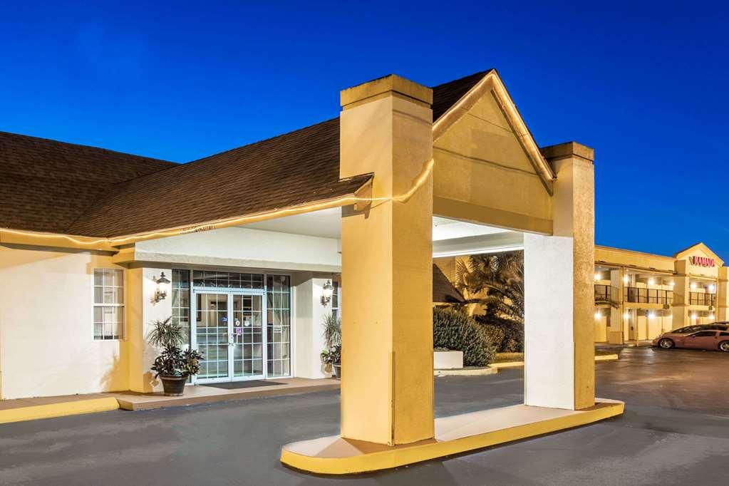 Howard Johnson By Wyndham Лейк Сити Экстерьер фото